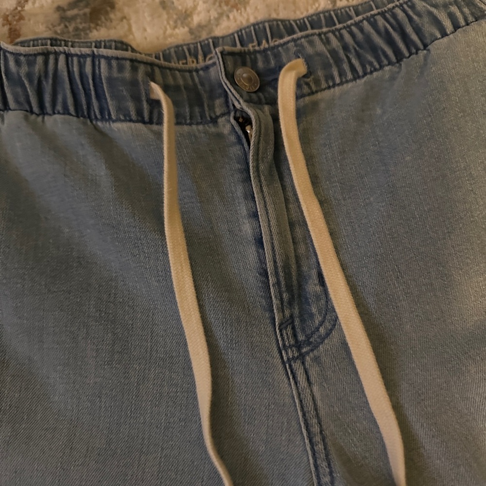 AE Dreamy Drape Low-Rise Ultra Wide-Leg Pull-On Jean - Picture 3 of 10